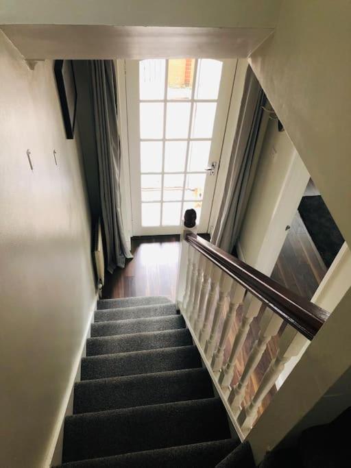 Cosy Two Bed Terraced House 7Min Drive From City Belfast Exterior foto