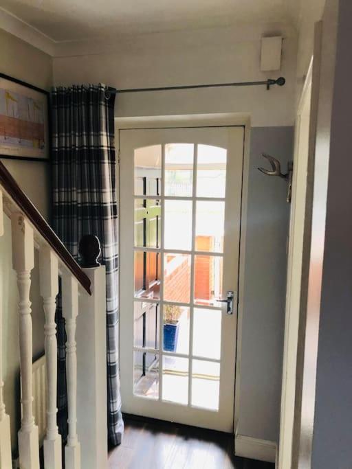 Cosy Two Bed Terraced House 7Min Drive From City Belfast Exterior foto