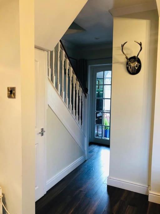 Cosy Two Bed Terraced House 7Min Drive From City Belfast Exterior foto