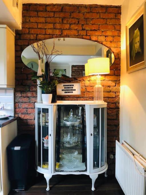 Cosy Two Bed Terraced House 7Min Drive From City Belfast Exterior foto